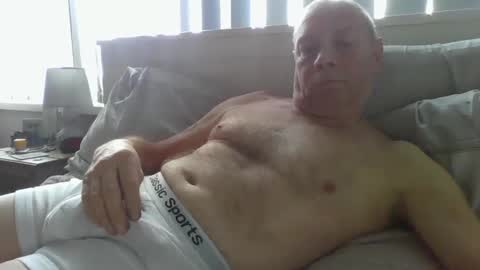 Snapshot of tonygibbson62 chatting on February 5, 9:57 am tonygibbson62 online show from February 5, 9:57 am