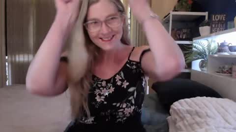 Milly online show from July 7, 1:51 am