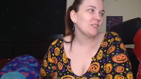 Snapshot of toxiclilly chatting on October 21, 9:03 am Lilly Miss Mistress Goddess Maam Queen Boss online show from October 21, 9:03 am
