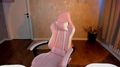 tracey_gill online show from June 13, 9:20 am