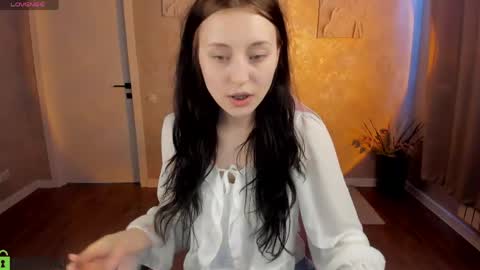 tracey_gill online show from June 9, 9:20 am