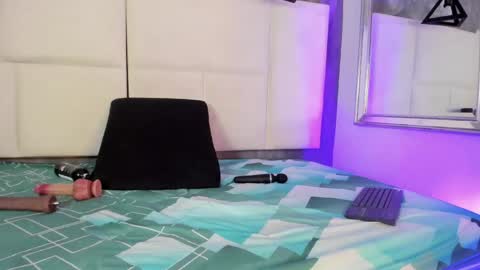 Tracy Wright online show from April 13, 9:41 pm