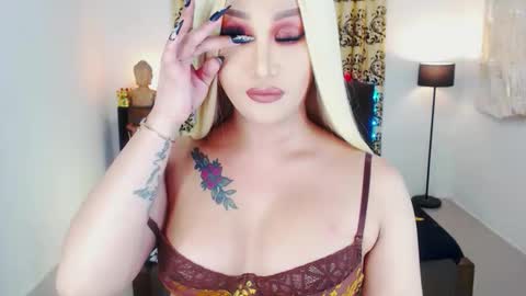 KYLIE BELLA  TS online show from September 12, 8:22 pm