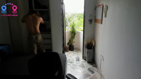 Snapshot of travis_bakerr chatting on September 17, 9:40 pm travis bakerr online show from September 17, 9:40 pm