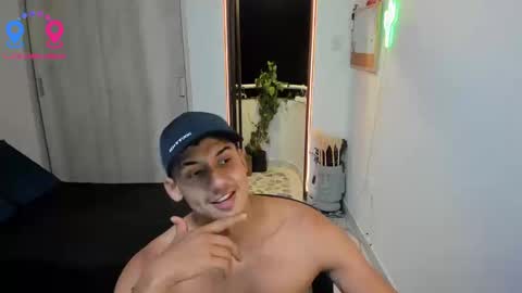 Snapshot of travis_bakerr chatting on September 23, 11:44 pm travis bakerr online show from September 23, 11:44 pm