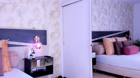 Travis online show from December 23, 12:06 am