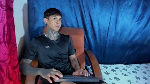 Snapshot of travistanner28 chatting on February 17, 9:10 pm TRAV - INDEPENDENT MODEL online show from February 17, 9:10 pm