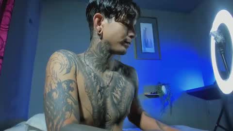 Snapshot of travistanner28 chatting on October 11, 2:27 am TRAV - INDEPENDENT MODEL online show from October 11, 2:27 am