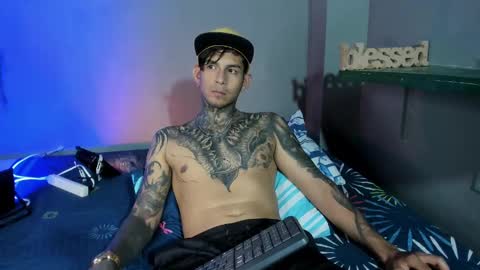 Snapshot of travistanner28 chatting on September 15, 10:44 pm TRAV - INDEPENDENT MODEL online show from September 15, 10:44 pm