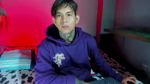 Snapshot of travistanner28 chatting on October 6, 2:18 am TRAV - INDEPENDENT MODEL online show from October 6, 2:18 am