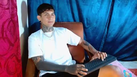 Snapshot of travistanner28 chatting on February 12, 9:54 pm TRAV - INDEPENDENT MODEL online show from February 12, 9:54 pm