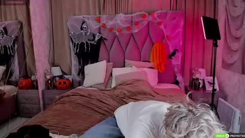 TrevorBenson online show from October 28, 3:18 am