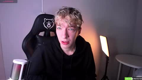 TrevorBenson online show from December 17, 3:46 am