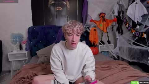 TrevorBenson online show from October 22, 3:10 am