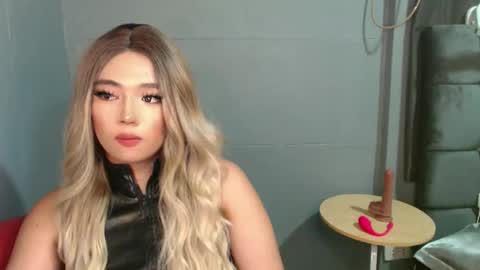 trexie_fucks15 online show from October 27, 10:32 pm