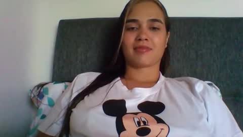 triana_bell online show from December 4, 7:02 pm