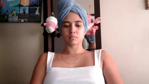 triana_bell online show from June 12, 6:29 pm