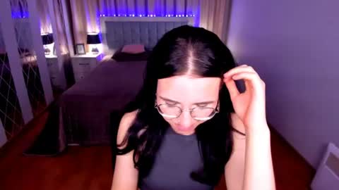 TriciaDaisy online show from June 12, 8:30 pm