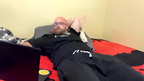 triller402 online show from November 4, 6:15 am