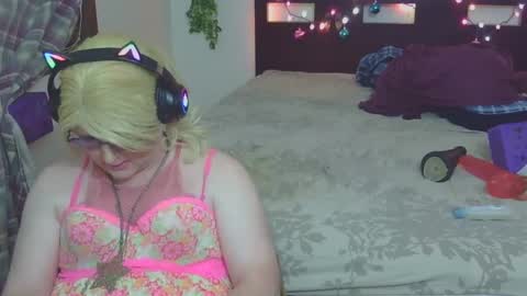 Trina Tushy Deluxe online show from September 23, 5:12 am