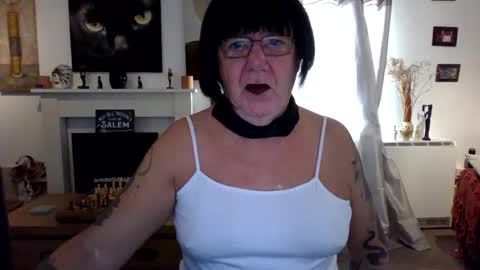 trinity1011 online show from October 27, 7:52 am