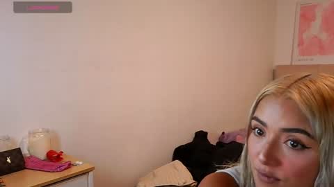 trinitych_ online show from June 16, 2:43 pm