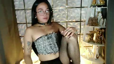 trixie_foxslut online show from March 26, 11:15 am
