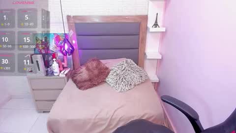  T R I X I E online show from February 26, 8:12 pm