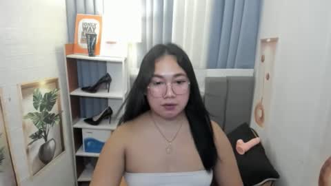 Karen Oquio online show from December 15, 8:05 pm