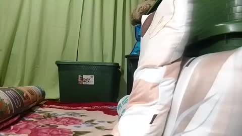 Mae online show from December 14, 9:32 pm