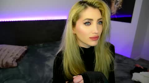 MayCarrey online show from February 25, 4:35 am