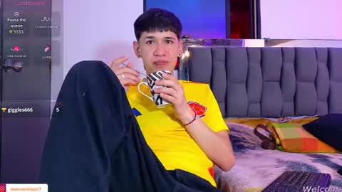 Mr Daren online show from June 12, 7:13 pm