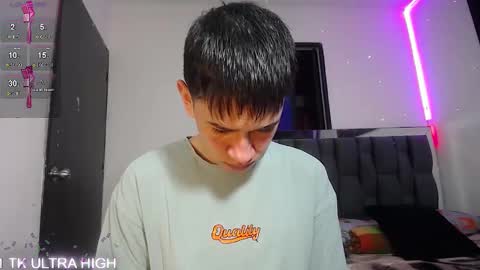Snapshot of twink_daren chatting on March 11, 5:57 pm Mr Daren online show from March 11, 5:57 pm
