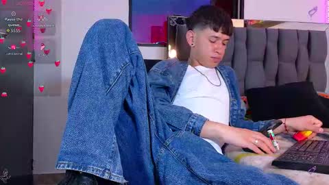 Snapshot of twink_daren chatting on September 13, 5:48 pm Mr Daren online show from September 13, 5:48 pm