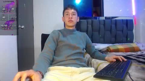 Snapshot of twink_daren chatting on February 26, 7:10 pm Mr Daren online show from February 26, 7:10 pm