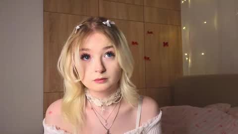 twinklefluff online show from February 13, 4:21 pm