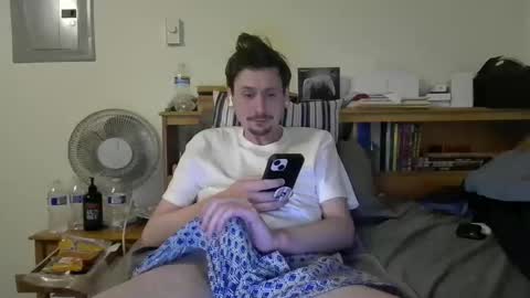 TwinkyMcgee online show from March 31, 6:25 am