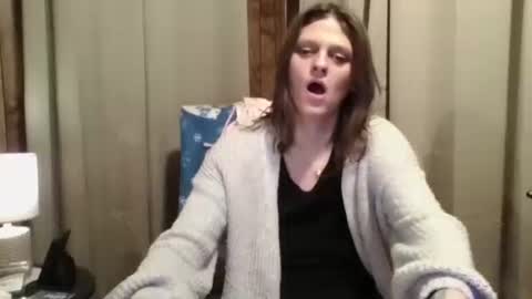 twizzler_twizzle online show from March 6, 4:55 am