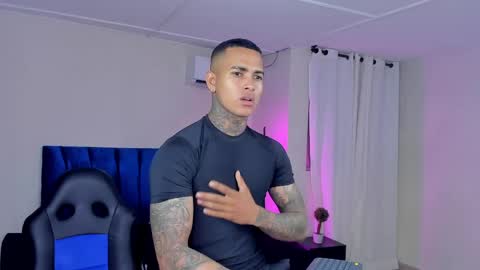 tyler_bell_ online show from April 23, 2:52 am