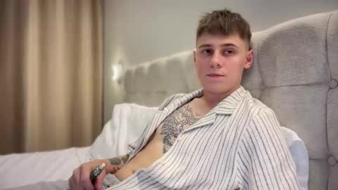 Snapshot of tyler_garrner chatting on September 10, 6:31 pm tyler_garrner online show from September 10, 6:31 pm