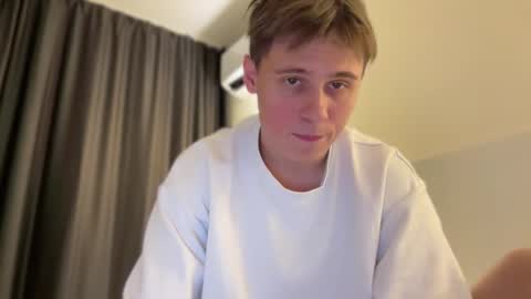 Snapshot of tyler_garrner chatting on October 16, 5:45 pm tyler_garrner online show from October 16, 5:45 pm