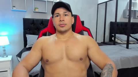 tyler_hank1 online show from January 14, 12:29 am