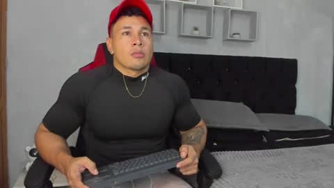 tyler_hank1 online show from July 29, 2:22 am