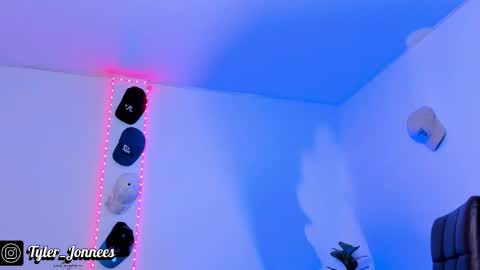 Tyler online show from November 25, 12:31 am