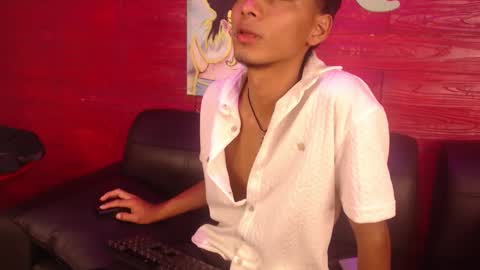 Snapshot of tyler_wolf_1 chatting on October 6, 11:28 am tyler_wolf_1 online show from October 6, 11:28 am