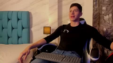 Snapshot of tylercold_x chatting on October 10, 7:19 pm Tyler online show from October 10, 7:19 pm