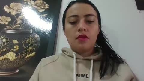 tyrahot_ online show from November 28, 11:50 am