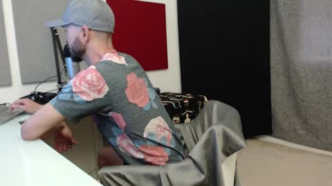 Tyrone Mattias online show from February 15, 8:11 pm