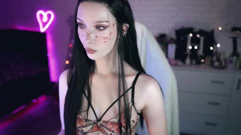 Snapshot of uindi chatting on February 20, 4:36 pm Izzy    online show from February 20, 4:36 pm