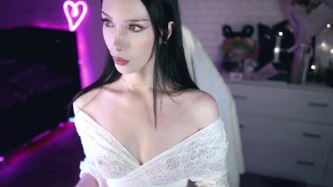 Snapshot of uindi chatting on January 10, 10:39 am Izzy    online show from January 10, 10:39 am